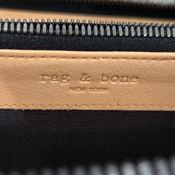 🐢 Rag and Bone Zip Around Wallet Excellent Condition - Picture 7 of 16
